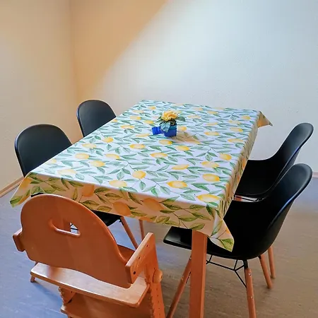 Ganze Mit Balkon, Bis 5 Personen Rund 90 Qm